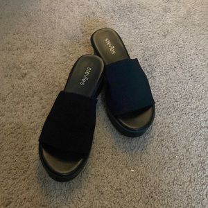 Black 90’s style wedges. Size 3 in girls sizes.